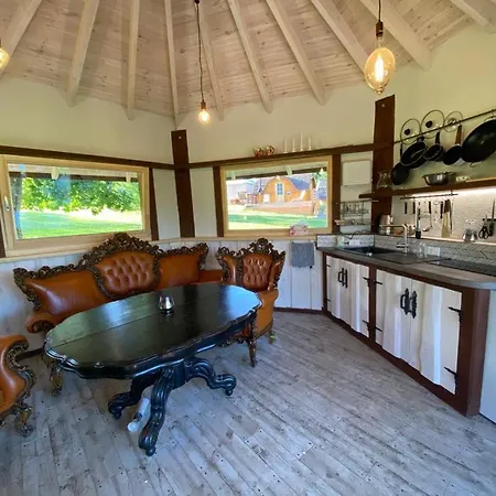 Neitsijaerve Majutus Vendégház *