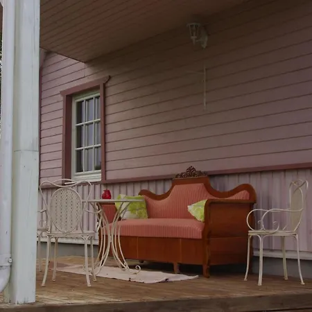 Neitsijaerve Majutus *