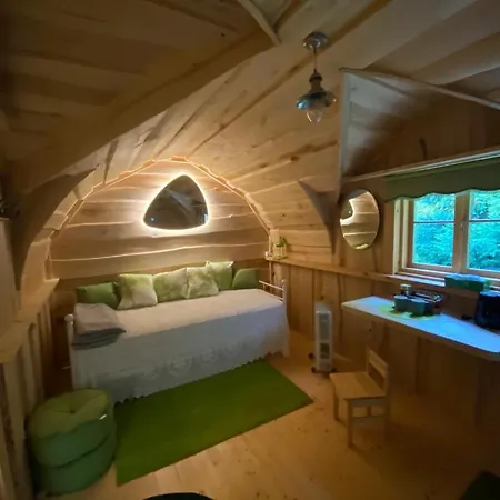 Neitsijaerve Majutus