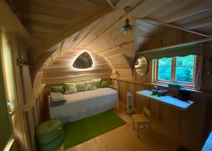 Neitsijaerve Majutus